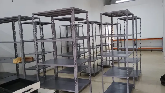 ESTANTE REFORÇADA DE AÇO PARA 100KG POR BANDEJA