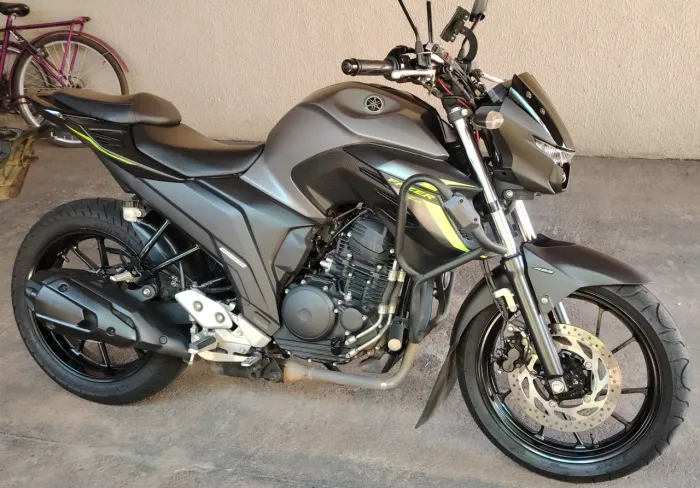 Moto toda revisada, relação nova, pneus novos, troca de óleo em dias