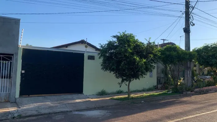 Casa com 2 quartos, garagem para 2 carros próximo ao Super Atacado Machado 163