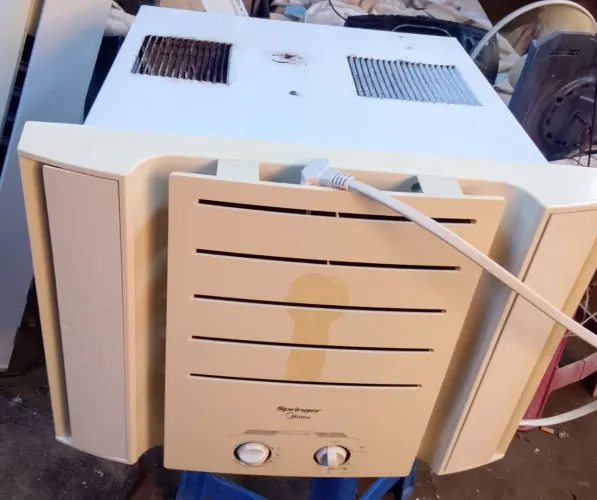 Ar condicionado Springer Midea 7.500 BTUs 220v