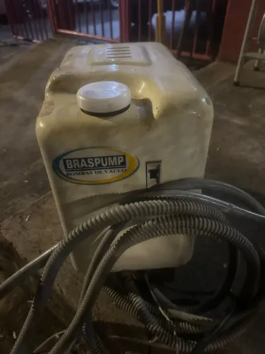 Bomba de Vácuo Odontológica Braspump Turbo Light Usada
