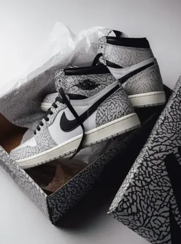 Tênis Nike Original Air Jordan 1 High White Cement