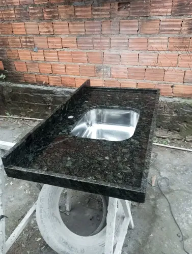 Pia para cozinha , verde Ubatuba, medida 1,00 por 0,55 , valor 530,00