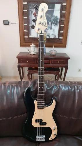 Squier Precision Bass