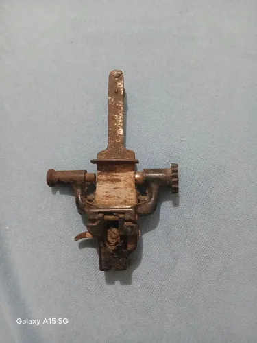 Peça antiga pra máquina de costura