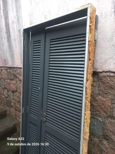Porta veneziana madeira