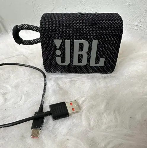 Caixa de som JBL Go 3 - À prova d?água e a poeira.