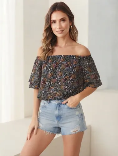 Cropped tam P ciganinha preto estampa floral da Youcom
