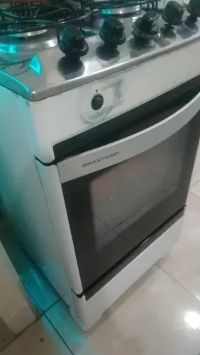 Fogão Brastemp 4 bocas - BFO4NAB na cor Branca com Revestimento Verde