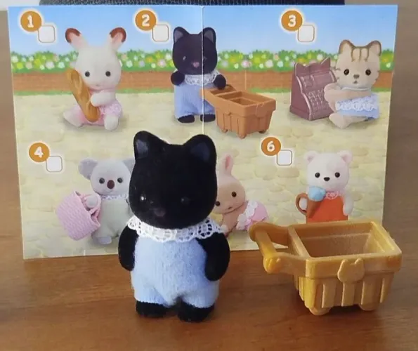Baby Shopping Series da Sylvanian Families Midnight Marlowe (Bebê Gato Meia-Noite)