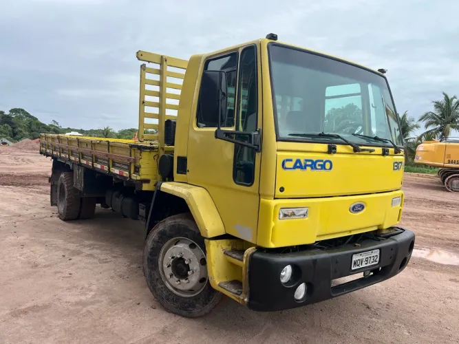 Cargo 1317E carroceria 