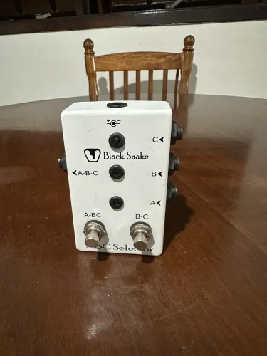 Pedal seletor para violão BLACK SNAKE 3 saídas NOVO - PARA VENDA RÁPIDA 