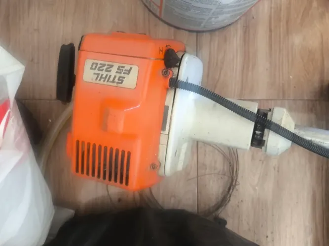 máquina de roçar Stihl FS 220