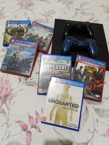 Vendo ps4 FAT com 6 jogos(mídia física) e 2 controles.