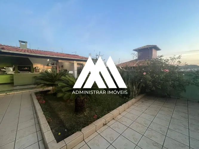 Vendo casa em Itaúna em excelente localização!