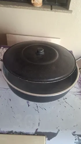 Tacho de alumínio.