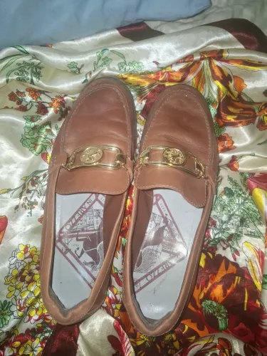 Mocassim Arezzo Couro Medalha Elegância Marrom