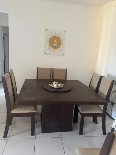 MESA 8 CADEIRAS MUITO NOVA E CONSERVADA 