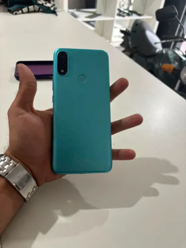 Motorola E20