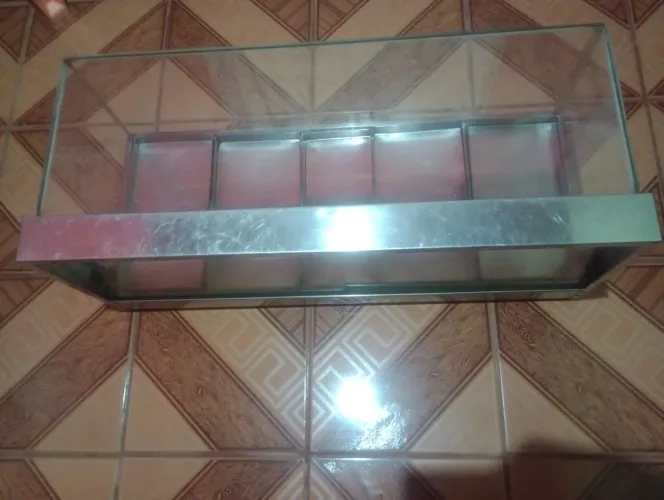 Vendo uma vitrine para salgados