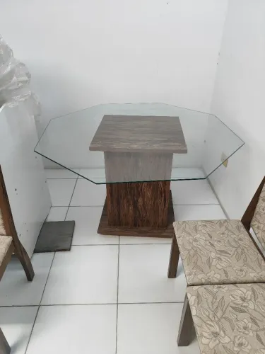 Mesa com 6 cadeiras de jantar