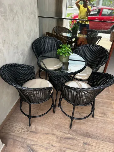 Conjunto de mesa com cadeiras em vime sintético, direto da fábrica