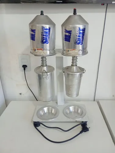 Máquina de bater milk Shake... semi nova