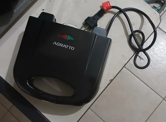 Sanduicheira Elétrica AGRATTO 220V 750W Nova (Sem uso)