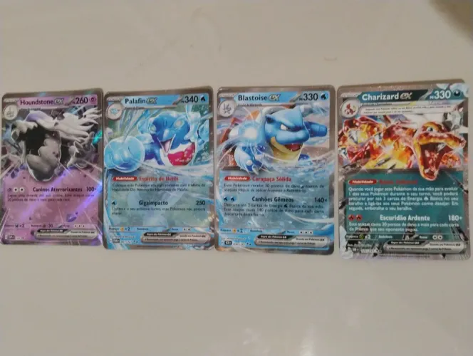 Cartas de pokémon: palafin ex, Blastoise ex, Charizard ex e Houndstone ex.