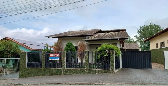 Linda Casa com Piscina e Acesso Privativo para o Rio Barra Velha/SC