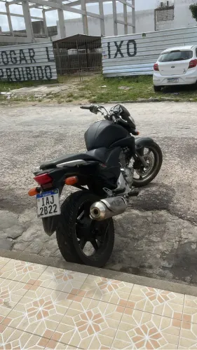 Vendo cb300 2010 2 pneus novos baixa kilometragem .