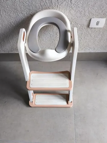 Assento com escadinha para vaso sanitário infantil