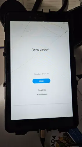 Tablet Samsung 8" Mod SM T295 com tela danificada mas funcional