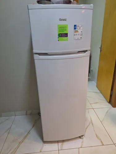 Vende-se geladeira 4meses de uso valor a negociar 