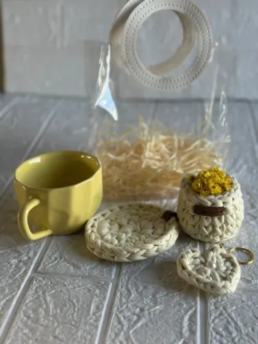 Kit Xicara, Porta Copo, Cachepô Chaveiro Fio de Malha Amarelo