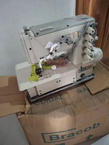Máquina de costura industrial galoneira 