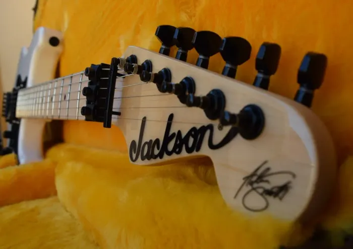 Guitarra Jackson Adrian Smith zerada na caixa! Caps Dimarzio  + Fender!