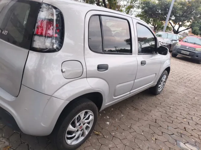 Fiat Uno Attractive 1.0 EVO Fire Flex 8V 5P 2021