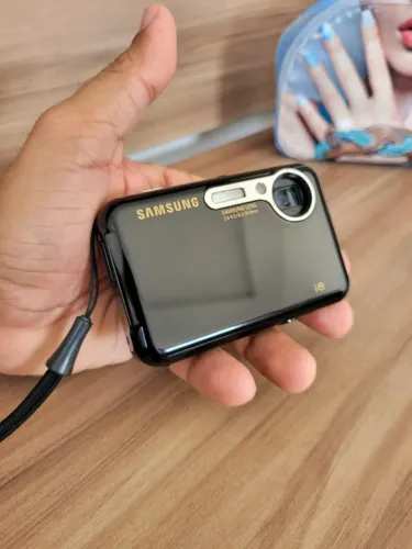 Câmera digital vintage Samsung i8