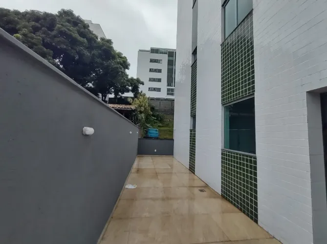 Área Privativa com elevador no J. Inconfidência