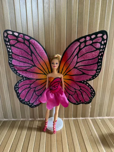 Esta é uma boneca Barbie Butterfly Fairytopia da Mattel,