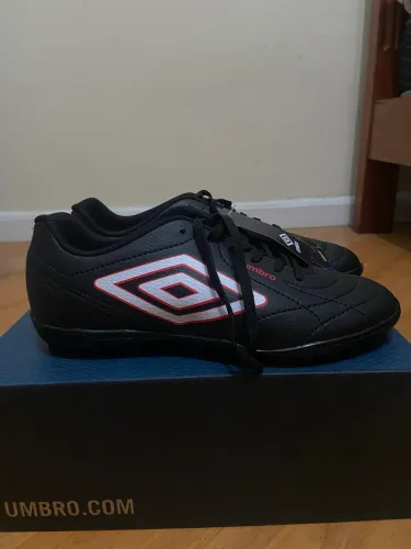 Chuteira umbro society