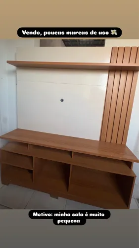 Rack com painel seminovo pouco tempo de uso