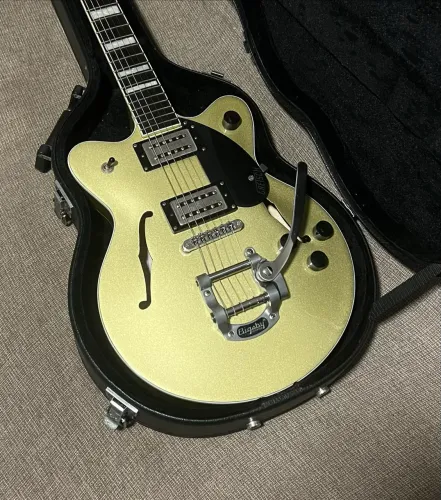 Guitarra Gretsch G2655T Gold Sparkle com Bigsby e Case