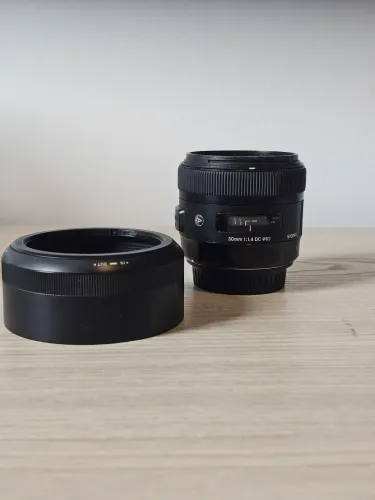 Lente Sigma EF 30mm F1.4 Art HSM