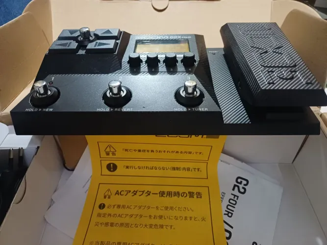 Pedaleira Zoom G2X Four com pedal de expressão ? praticamente nova