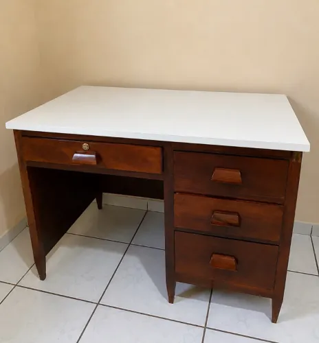Vendo escrivaninha madeira maciça