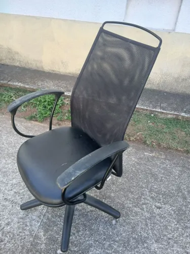 Cadeira de escritório tok stok 120 reias 