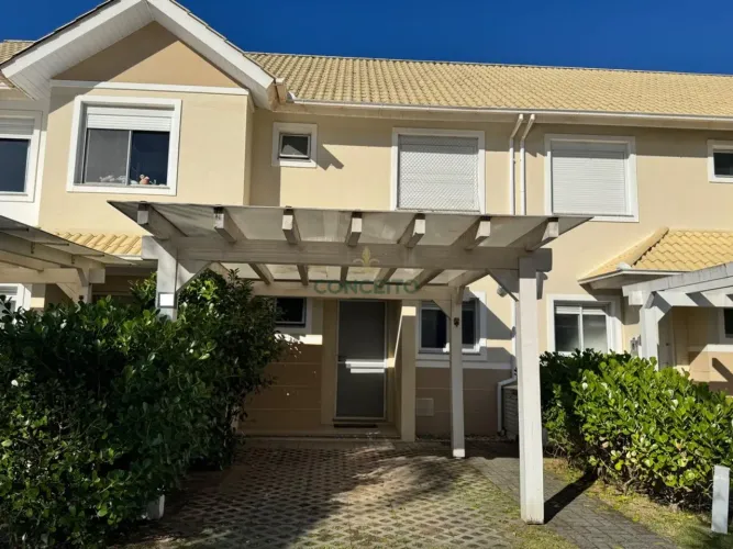 Casa para venda com 2 suites, em condomínio completo, Morro das Pedras - Florianópolis