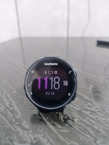 Relagio Smartwatch GARMIN Forerunner 235